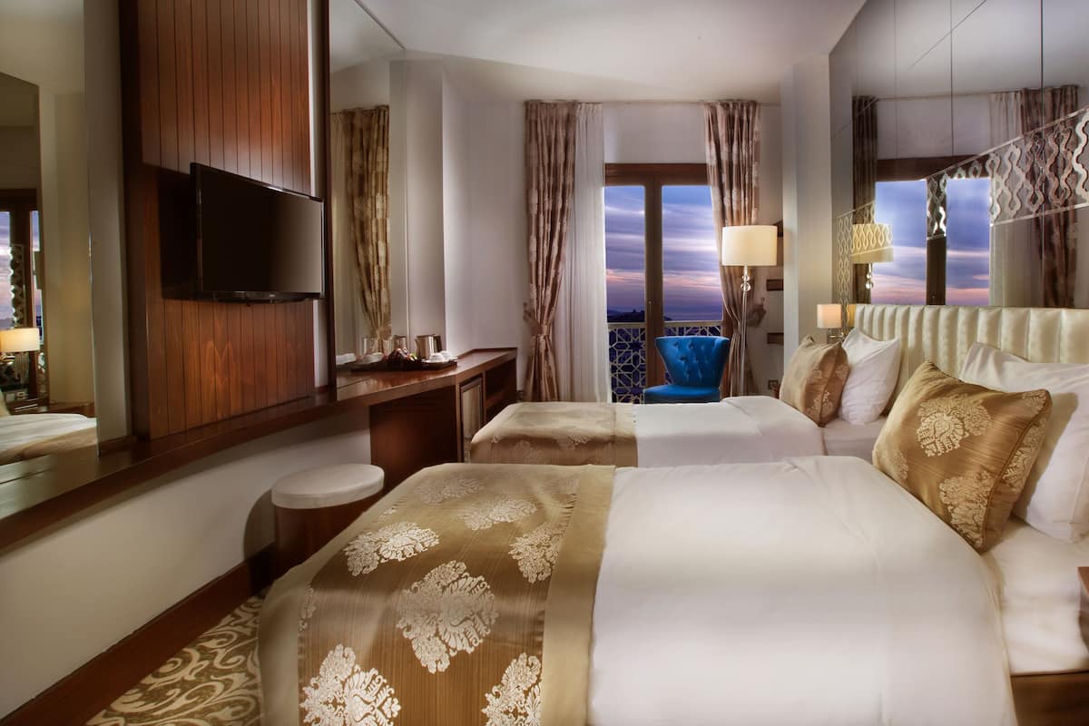 Premium bedding, minibar, desk, soundproofing