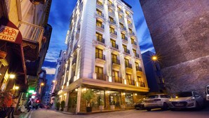 A multi-story hotel with a classic architectural design, featuring a grand entrance and multiple balconies. - Pera Center Hotel (Istanbul)