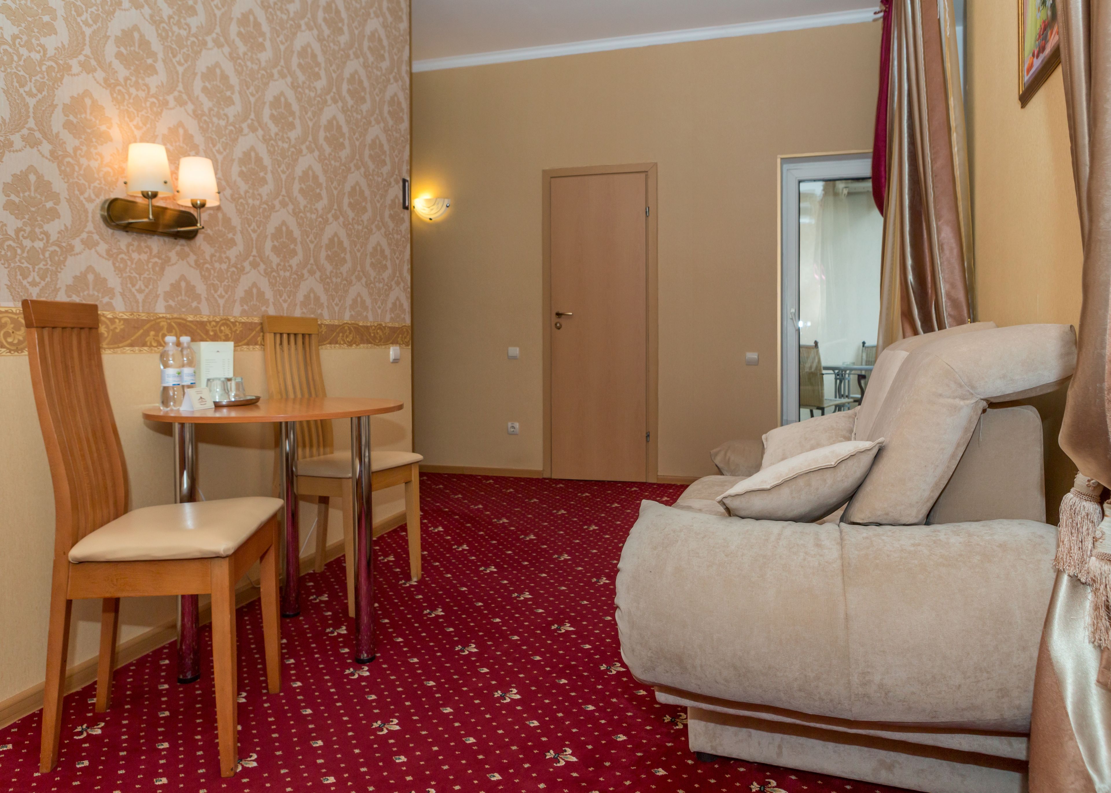 Habitación Premium doble, 1 cama doble | Minibar, caja fuerte, escritorio y sistema de insonorización