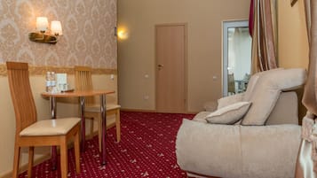 Habitación Premium doble, 1 cama doble | Minibar, caja fuerte, escritorio y sistema de insonorización