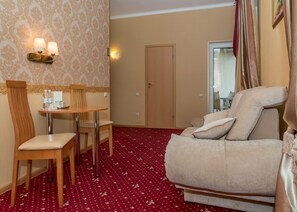 Habitación Premium doble, 1 cama doble | Minibar, caja fuerte, escritorio y sistema de insonorización