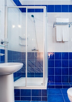 Economy Single Room | Bathroom shower - Hotel Lermontovskiy (Odesa)