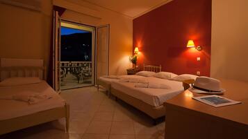 Family Room | In-room safe, individually decorated, individually furnished, desk