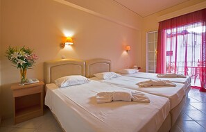 Triple Room | In-room safe, individually decorated, individually furnished, desk - Hotel Epidavria (Nafplio)