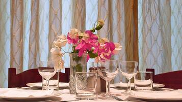 Breakfast, lunch and dinner served