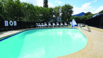 Bồn tắm spa ngoài trời