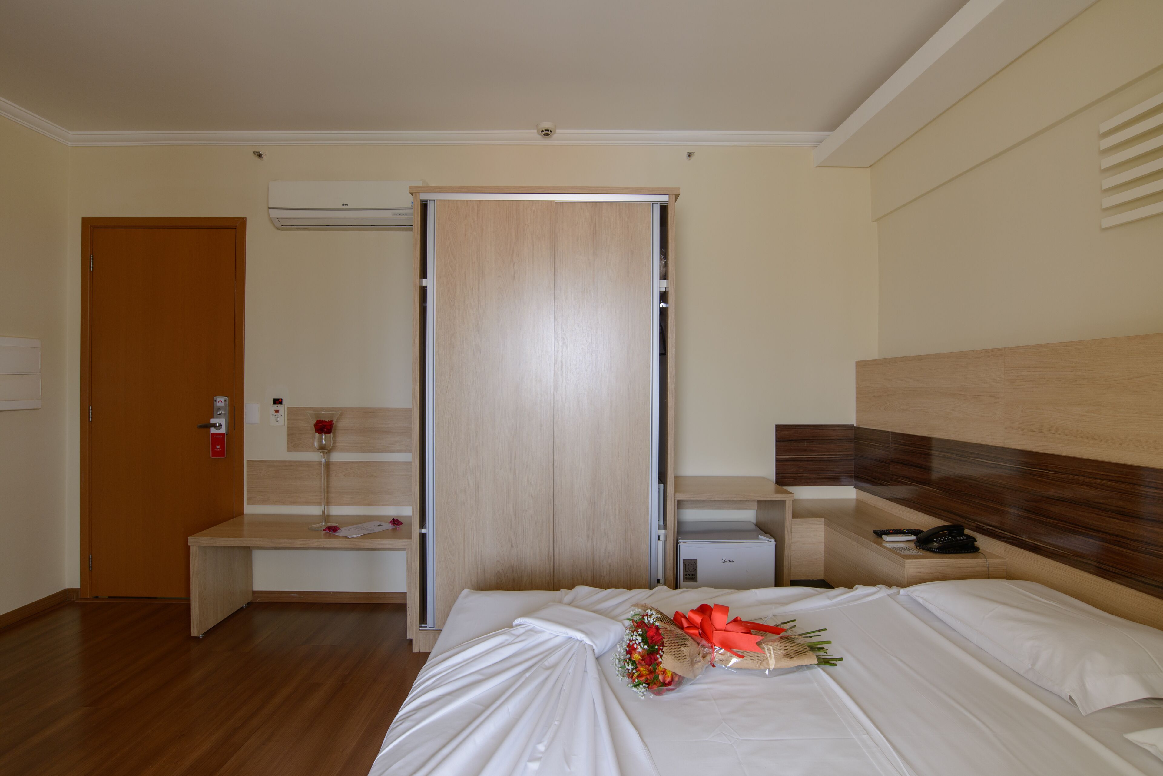 suite (master) | minibar, in-room safe, laptop workspace, blackout curtains