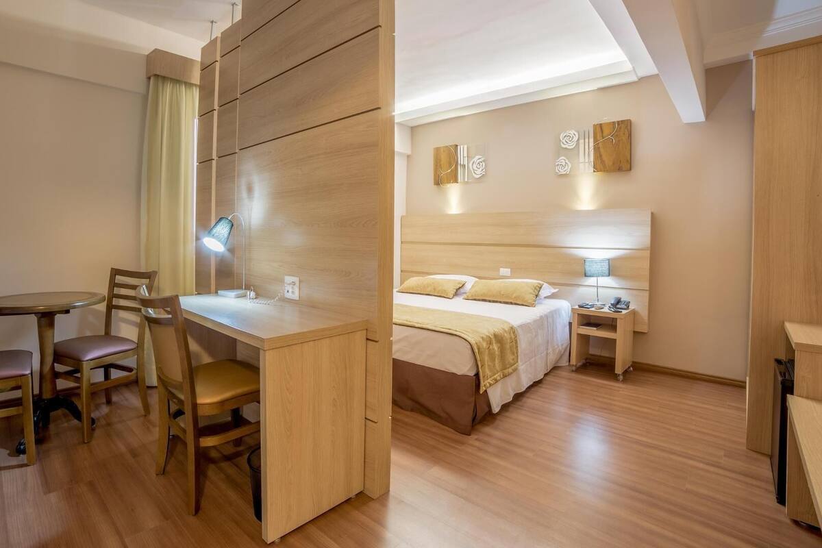 Minibar, in-room safe, laptop workspace, blackout drapes
