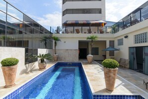 2 outdoor pools, pool umbrellas, sun loungers - Faro Hotel (Atibaia)