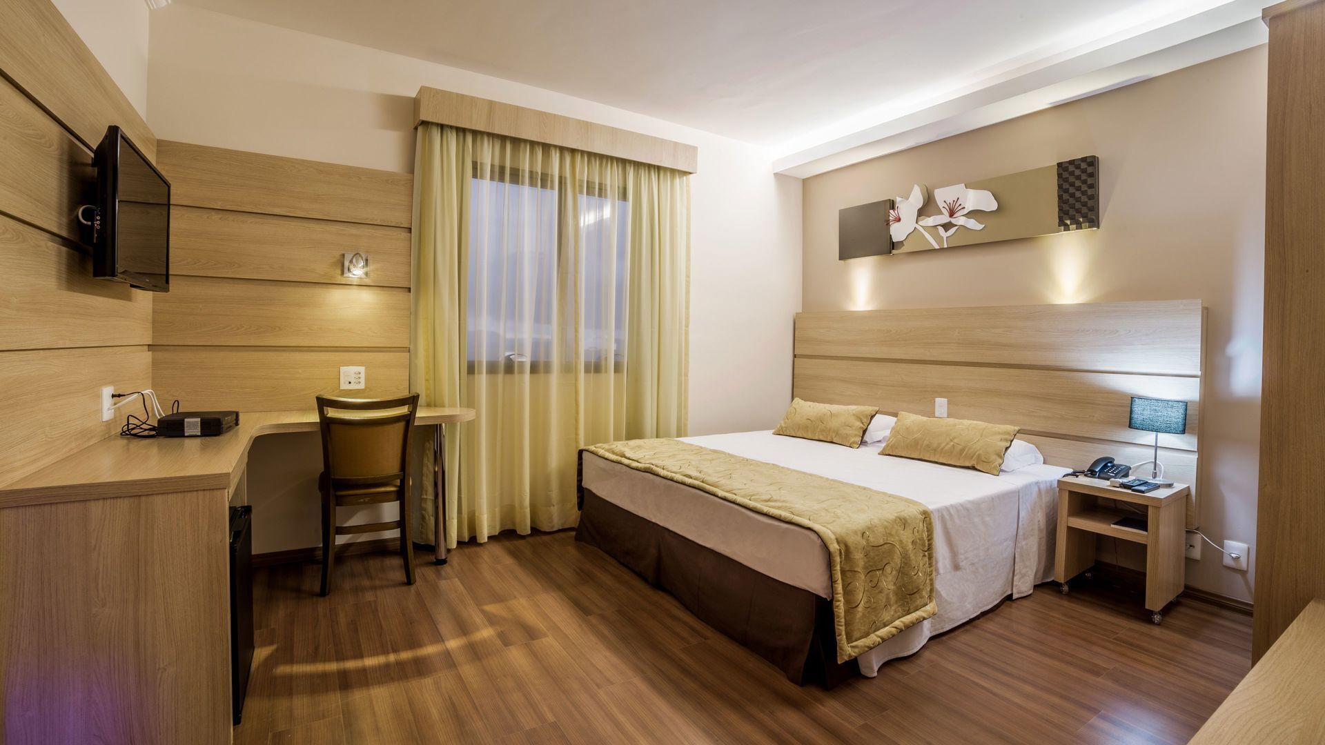 Minibar, in-room safe, laptop workspace, blackout drapes