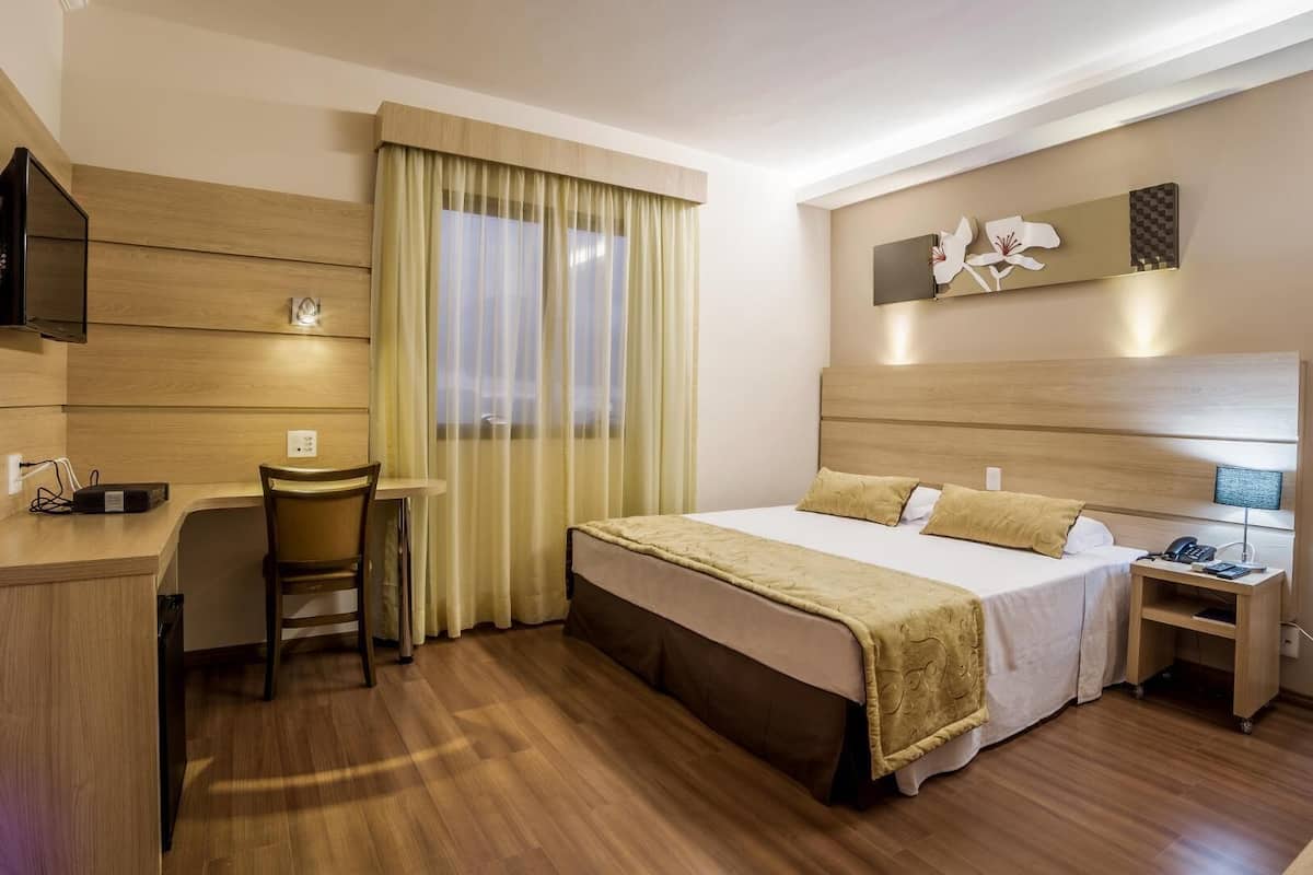 Minibar, in-room safe, laptop workspace, blackout curtains
