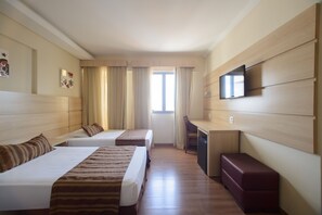 Superior Room, 3 Twin Beds | Minibar, in-room safe, laptop workspace, blackout drapes - Faro Hotel (Atibaia)
