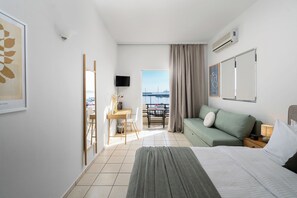 Quadruple Room with Sea View | Egyptian cotton sheets, premium bedding, in-room safe, desk - Hotel Flisvos (Sitia)