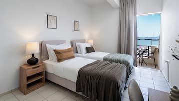 Double or Twin Room with Sea View | Safe på rommet, skrivebord og skrivebord for bærbar PC