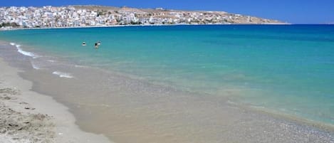 Una spiaggia nelle vicinanze, 10 bar sulla spiaggia