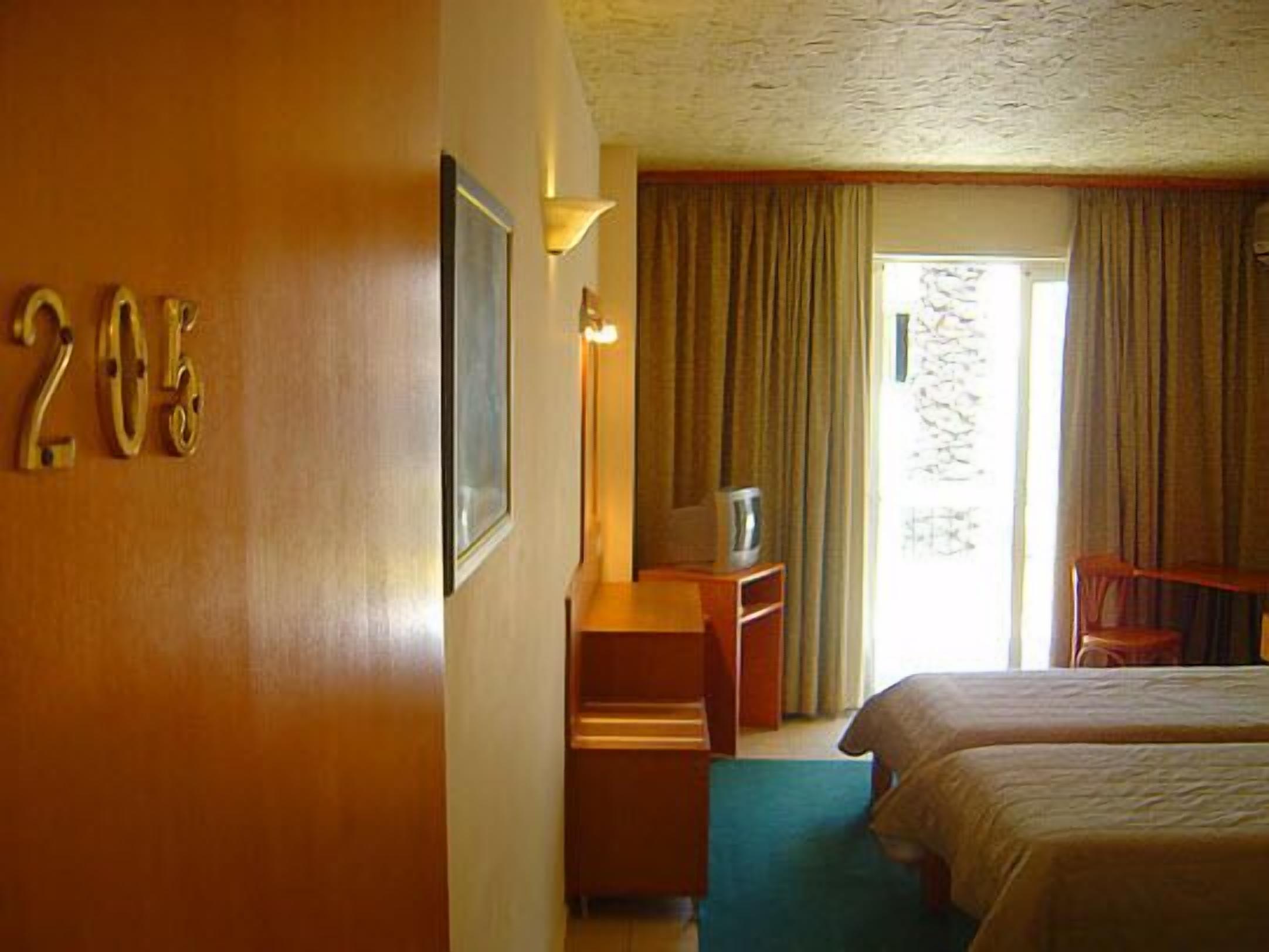 city double or twin room, 1 double or 2 single beds | 1 bedroom, in-room safe, desk, laptop workspace