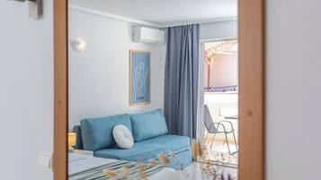 Quadruple Room | Egyptian cotton sheets, premium bedding, in-room safe, desk