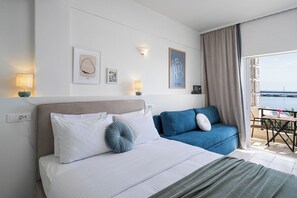 Quadruple Room with Sea View | Egyptian cotton sheets, premium bedding, in-room safe, desk - Hotel Flisvos (Sitia)