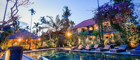 Outdoor pool, sun loungers