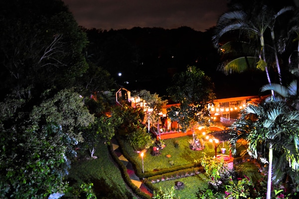 Habitación estándar, 2 camas dobles | Vistas desde la habitación