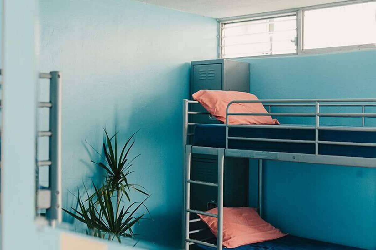 Habitación familiar | Caja de seguridad en la habitación, wifi gratis y ropa de cama