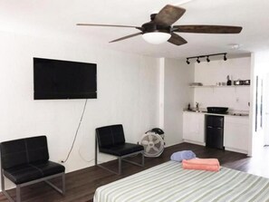 Caja de seguridad en la habitación, wifi gratis y ropa de cama