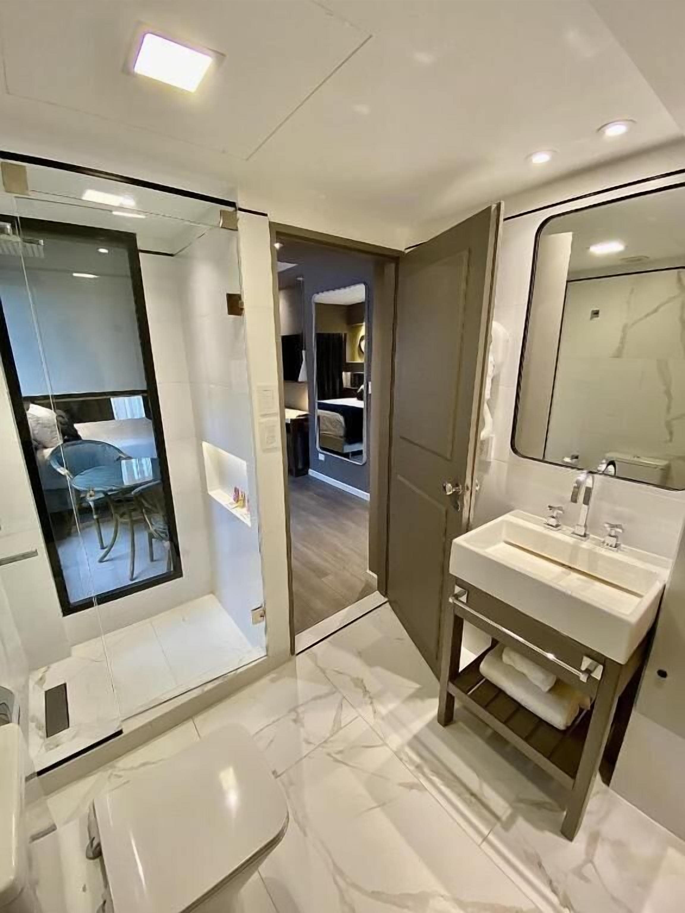 deluxe double room, terrace | bathroom | free toiletries, bidet, towels