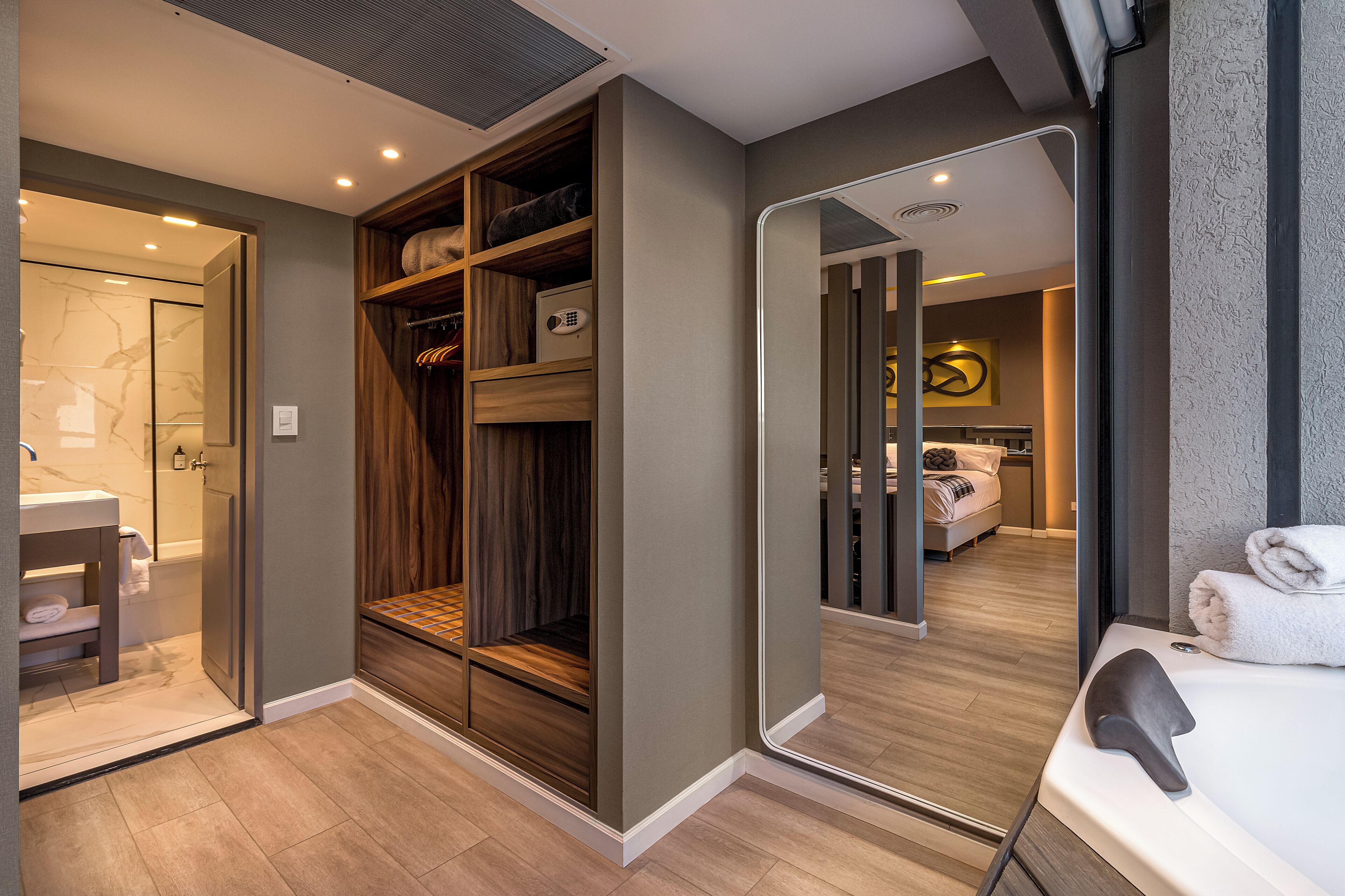 deluxe double room, balcony | 1 bedroom, in-room safe, desk, blackout curtains