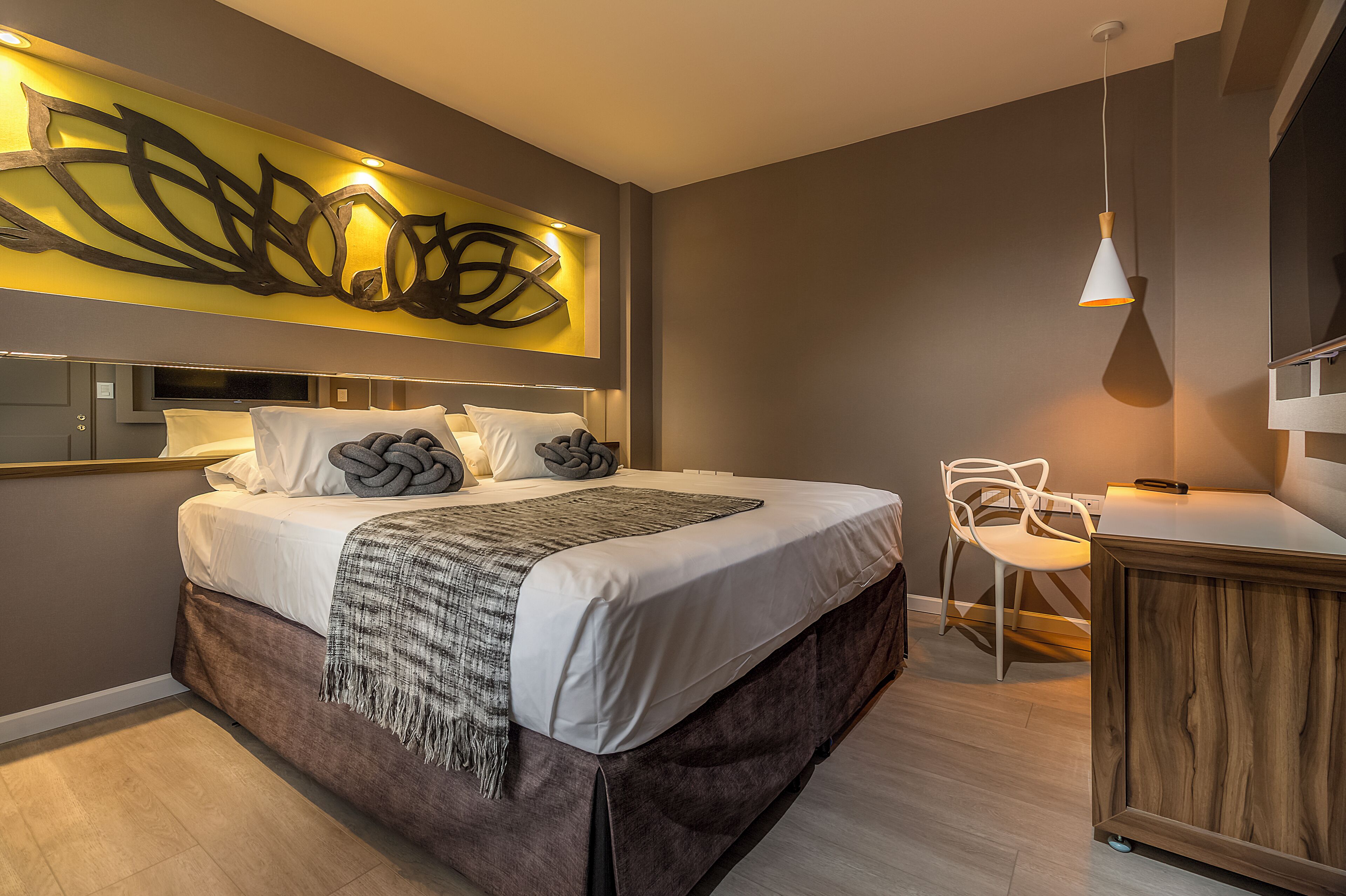 1 bedroom, in-room safe, desk, blackout curtains