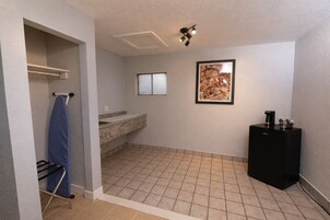 Junior Suite, 1 King Bed with Sofa bed | Blackout drapes, free WiFi, bed sheets