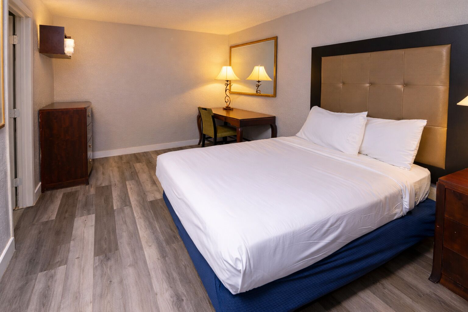 Room, 1 King Bed with Sofa bed | Blackout drapes, free WiFi, bed sheets