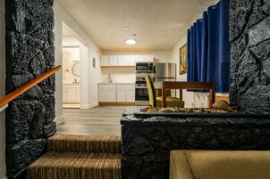 Suite, 2 Bedrooms, Kitchen | Living area | 30-inch TV with cable channels