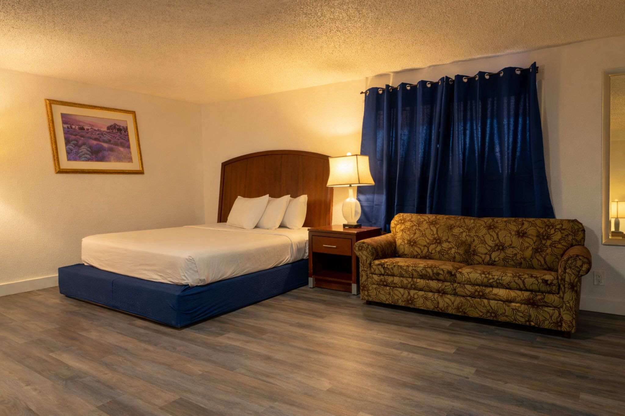 Blackout curtains, free WiFi, bed sheets