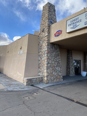 Front of property - Four Corners Inn (Farmington)