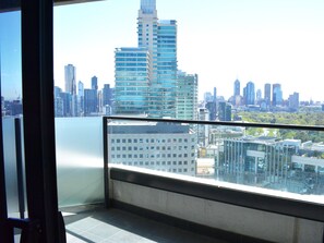 Appartement Deluxe, 2 chambres, 2 salles de bains | 2 chambres, bureau, rideaux occultants, chambres insonorisées