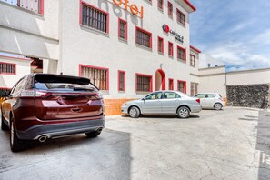 Ubetjent parkering (inkludert)