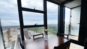 Two Bedroom Family Apartment - Apartments Melbourne Domain - CBD Paris End (Melbourne)