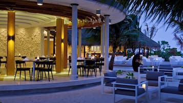 Tempat makan luar