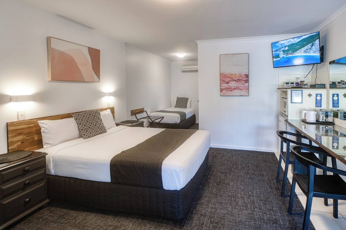 Standard Twin Room, Non Smoking | Premium bedding, desk, laptop workspace, blackout drapes