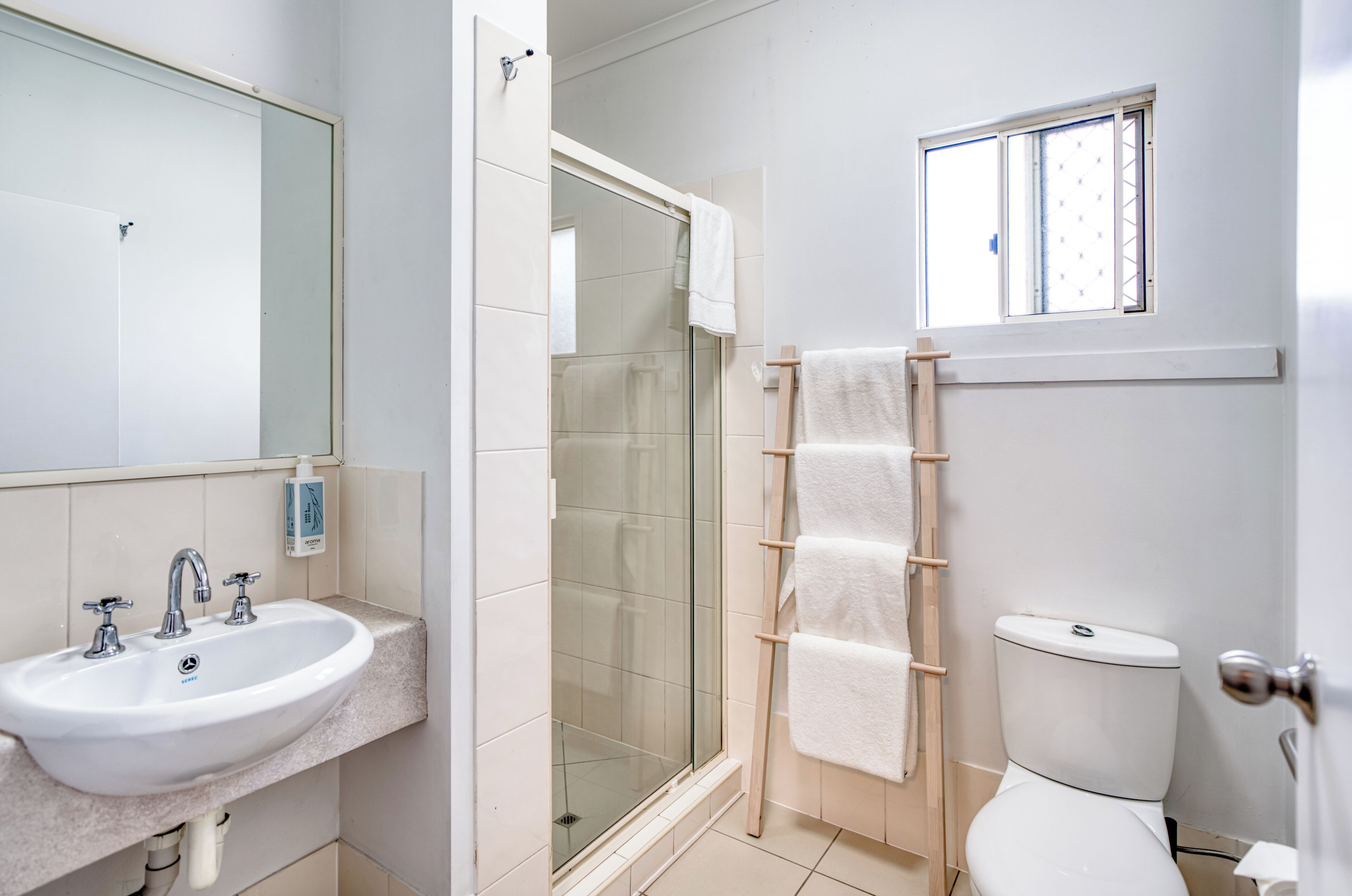Deluxe Suite, Non Smoking, Pool View | Bathroom | Eco-friendly toiletries, hair dryer, towels, soap