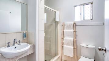 Deluxe Suite, Non Smoking, Pool View | Bathroom | Eco-friendly toiletries, hair dryer, towels, soap