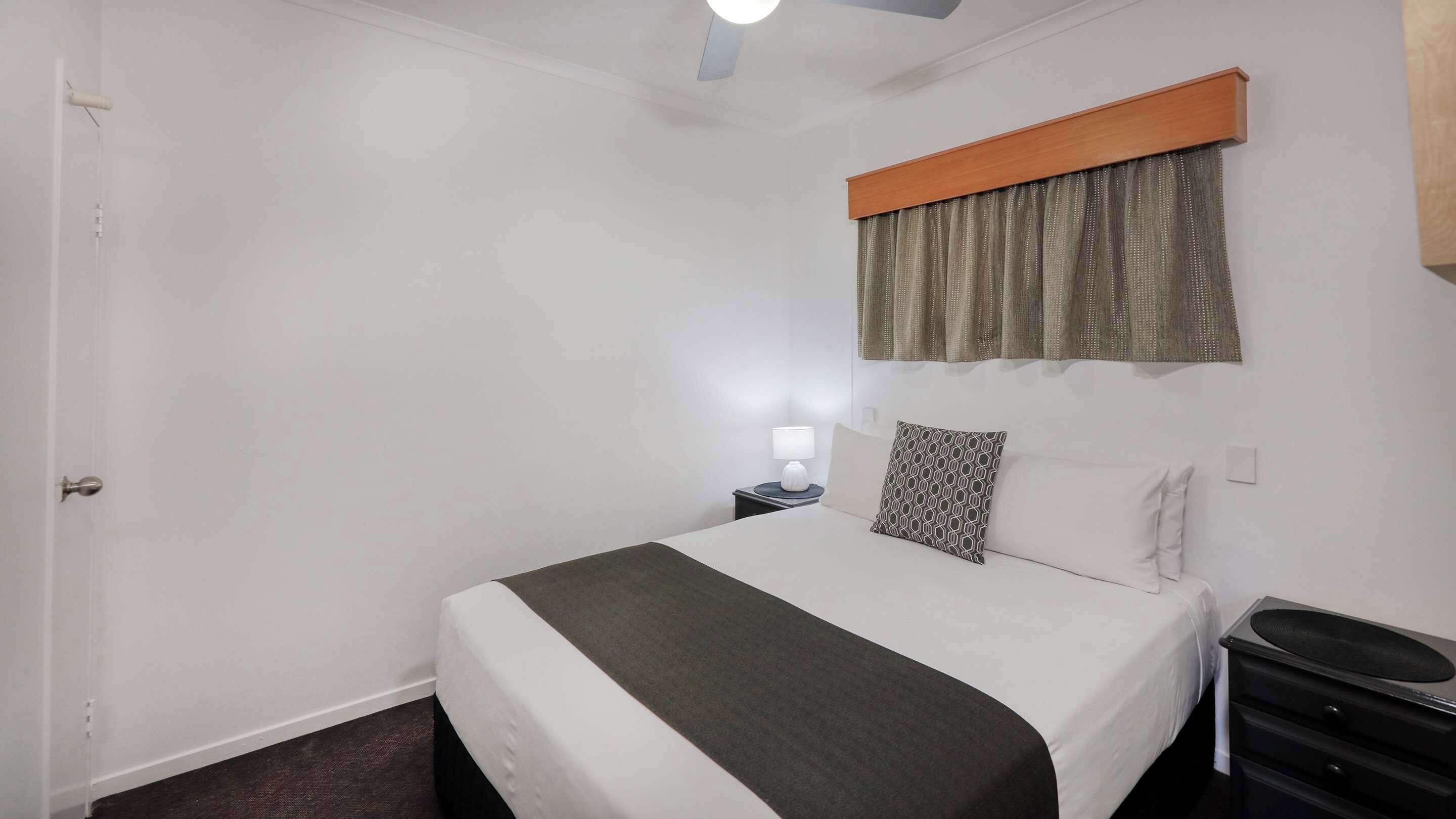 Suite, 2 Tempat Tidur Queen, Bebas Asap Rokok, balkon | Seprai premium dan didekorasi berbeda-beda