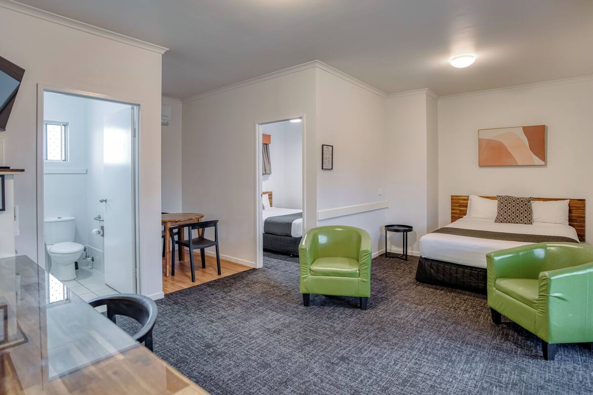 Deluxe Suite, Non Smoking, Pool View | Living area | 43-inch Smart TV with digital channels