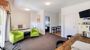 One Bedroom Suite Upstairs (2 Queen Beds) | Premium bedding, individually decorated, individually furnished, desk - Best Western Caboolture Gateway Motel (Caboolture)