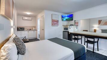 Executive Double Room, Non Smoking | Premium bedding, desk, laptop workspace, blackout drapes