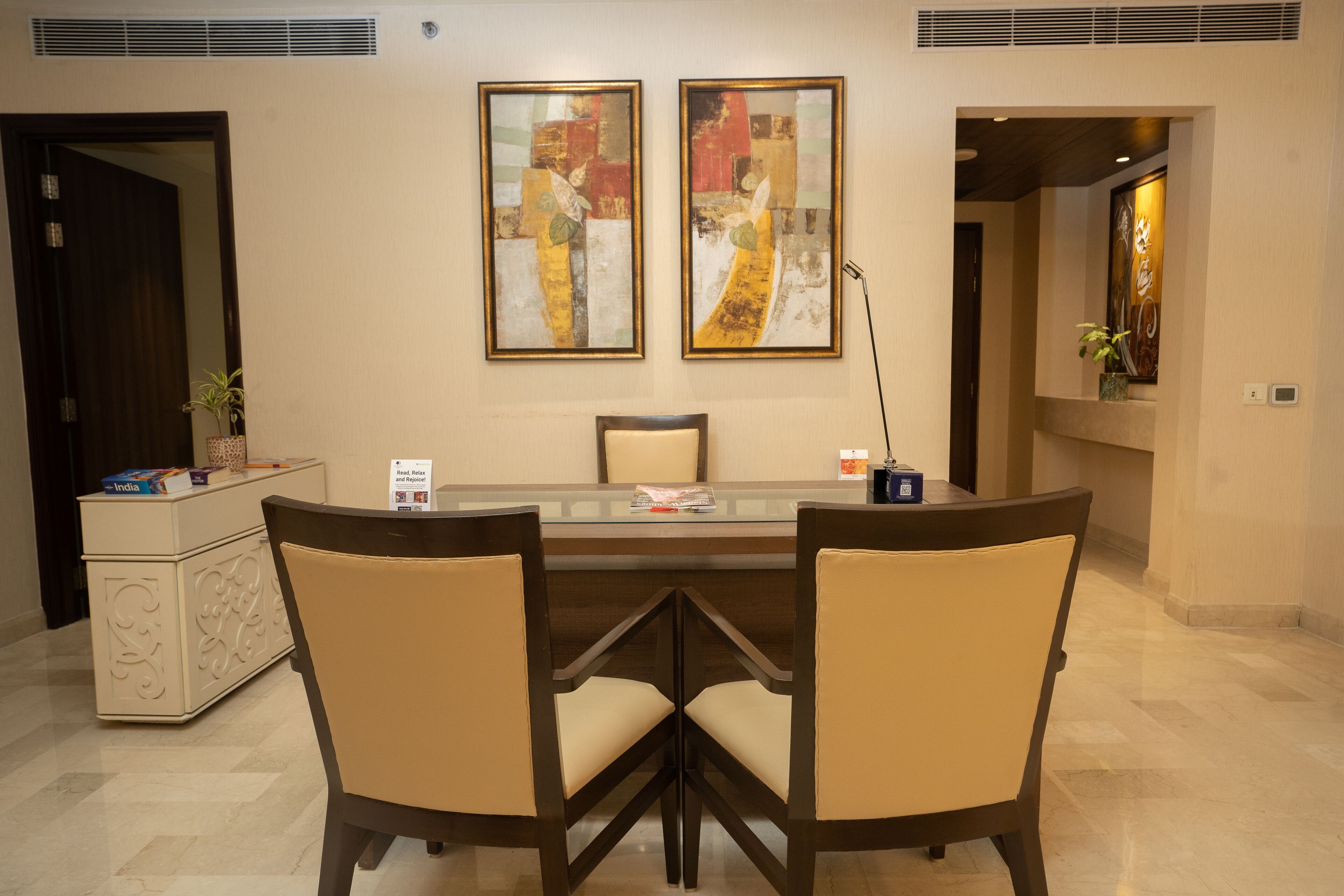 presidential suite, 1 king bed | premium bedding, minibar, in-room safe, desk