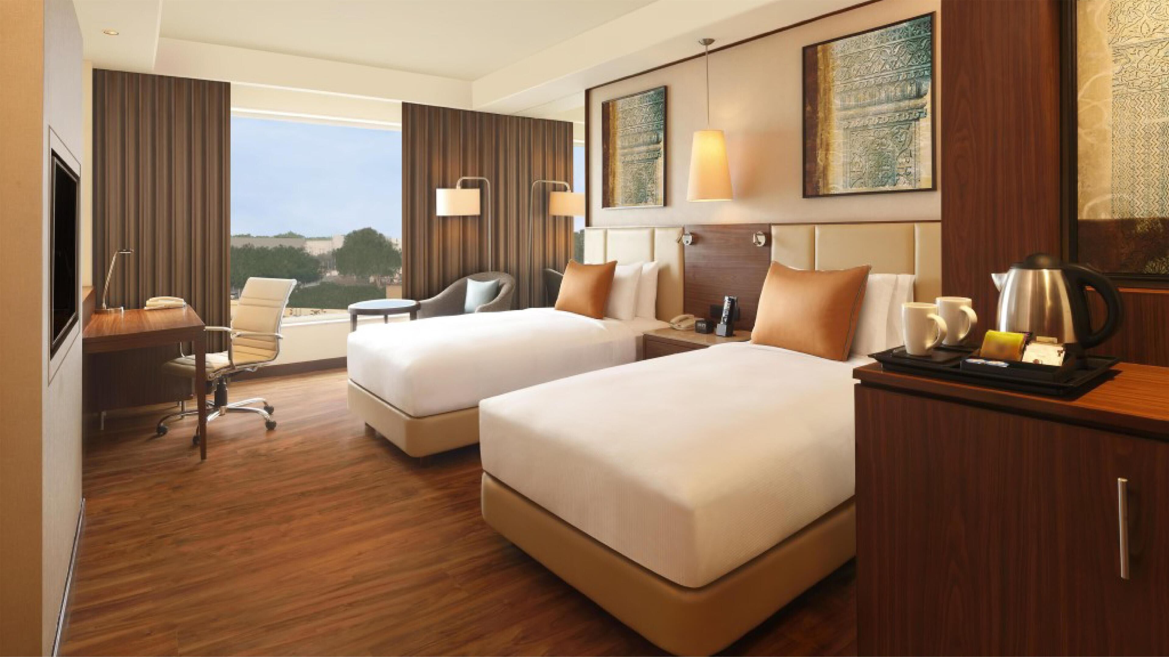 2 Twin Guest Room City View | Premium bedding, minibar, in-room safe, desk