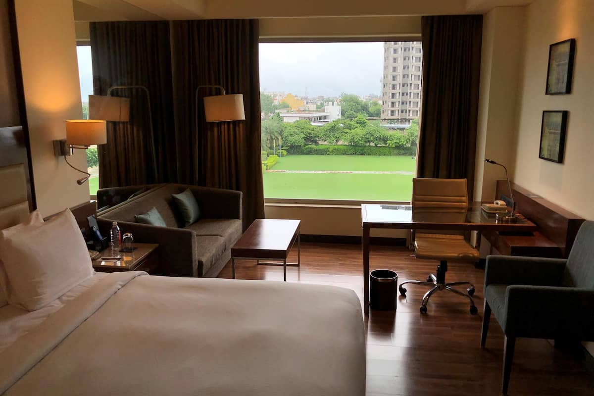 King Guest Room City View | Living area | LED TV