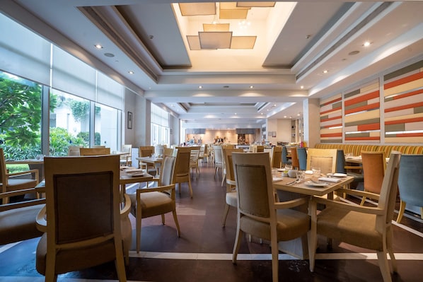 2 Restaurants, Frühstück, Mittagessen, Abendessen, indische Küche