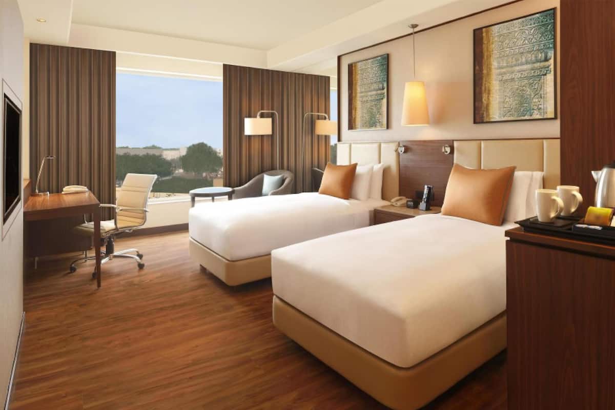 2 Twin Guest Room City View